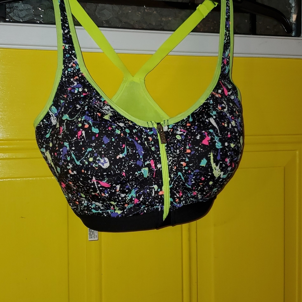 BNWOT VICTORIA'S SECRET SPORTS BRA 32DDD!